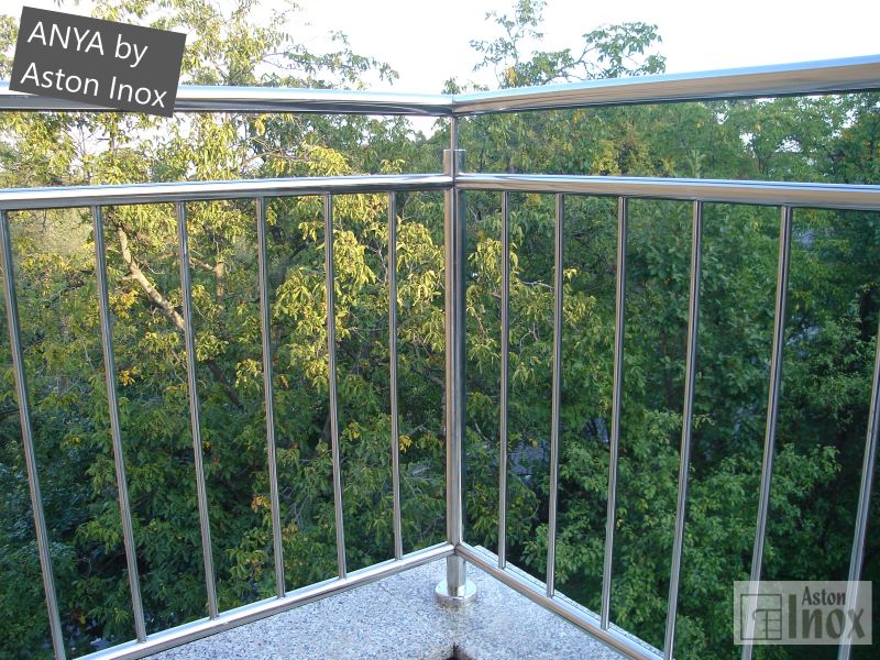 Inox ograda za balkone i terase sa okomitim ispunama